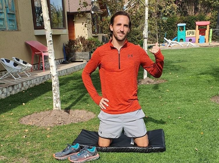 Entre el rock, clases de piano y entrenamientos: Así son los días de cuarentena del Chapa Fuenzalida