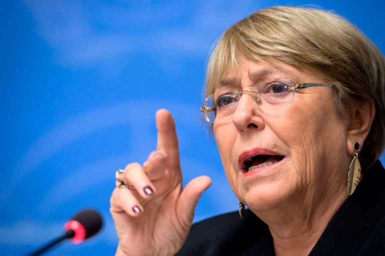 Bachelet y posibilidad de ser candidata: “¿Lo digo en diplomático o lo digo en chileno? ¡Sobre mi cadáver!”