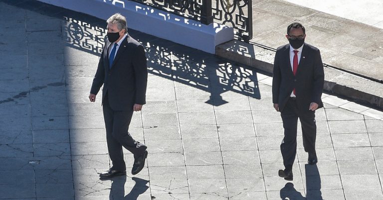 Sin desfile y con la presencia de 7 autoridades: Así fue la escueta ceremonia por el Día de las Glorias Navales