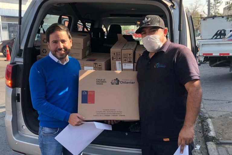 Fundación Chilenter dona 12 notebooks al programa Integra Mujer para que víctimas de violencia puedan teletrabajar