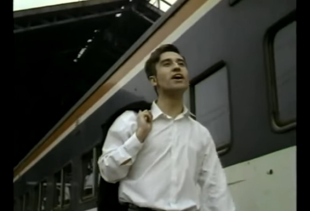 Con La Moral Distraída y Noche de Brujas: Artistas chilenos y argentinos lanzan versión de 