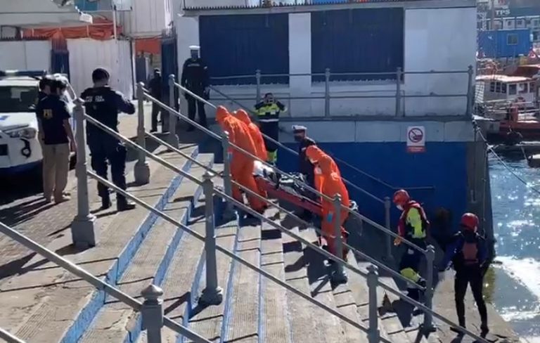 Hallan cuerpo flotando en Valparaíso: Autoridades creen que persona se pudo haber caído al mar