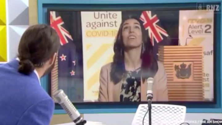 Sismo sorprendió a primera ministra de Nueva Zelandia en plena entrevista de TV