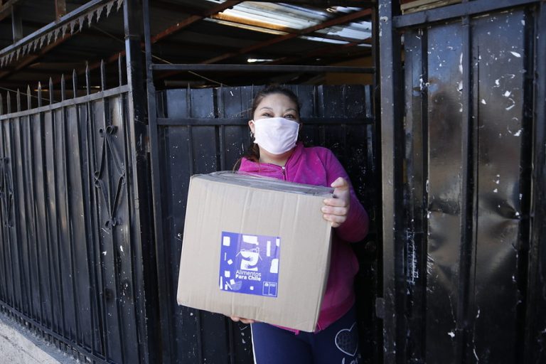 Providencia renuncia a canastas de alimentos y las cede a comunas más vulnerables
