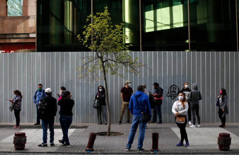 Tasa de desempleo en el Gran Santiago alcanzó su nivel más alto en 20 años