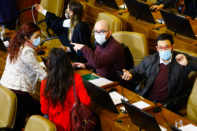 Frente Amplio responde al llamado a la unidad de Piñera pidiendo pisos mínimos para el diálogo