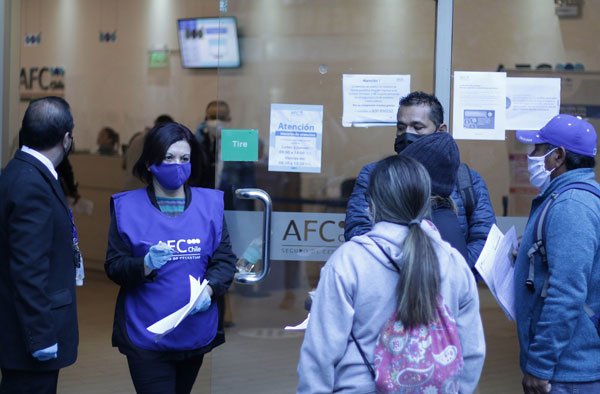 Gobierno extiende la cuarentena en el Gran Santiago y desempleo anota la cifra más alta en 20 años