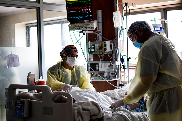 Pacientes con ventilador mecánico: 10%  de internados en la RM están fuera de una UCI