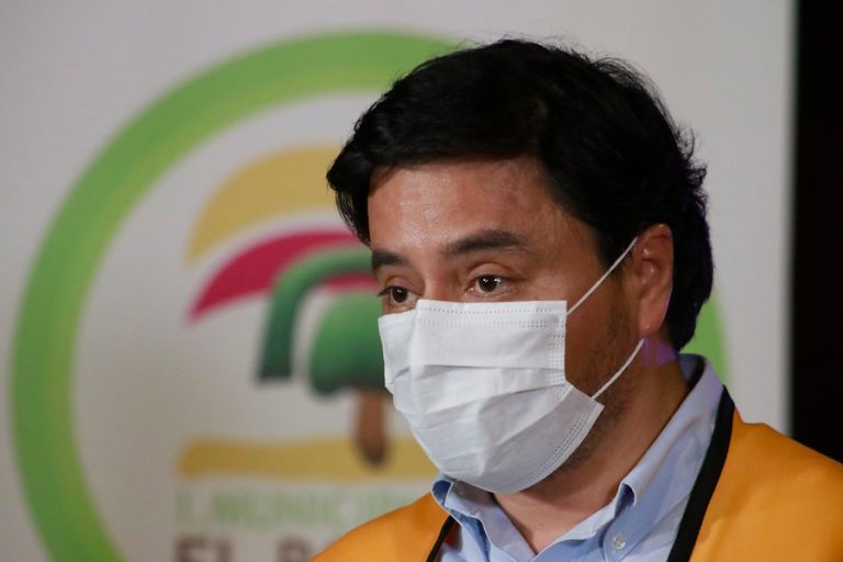 Alcalde Carter dijo que encargó la compra de 300 ataúdes para La Florida