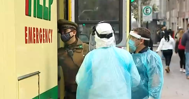 Detienen a hombre con COVID-19 en Plaza de Armas: Sacó un permiso en Comisaría Virtual para ir a una cita médica