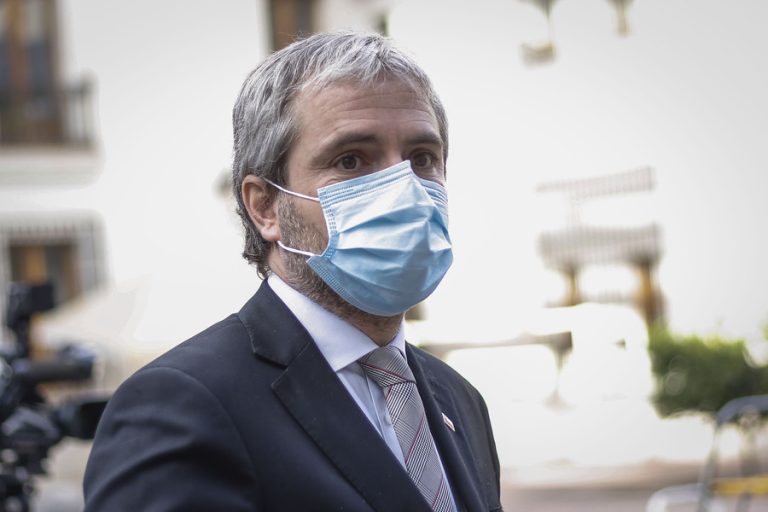 Blumel llama con urgencia a un acuerdo nacional 