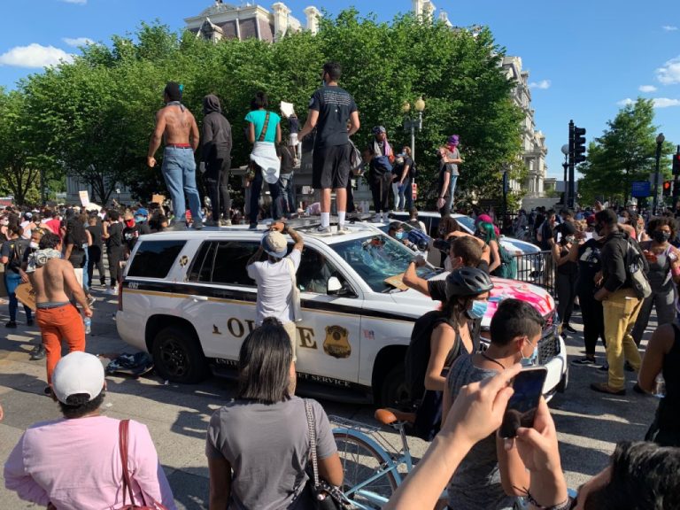 Continúan las protestas tras la muerte de George Floyd y seis estados llaman a la Guardia Nacional