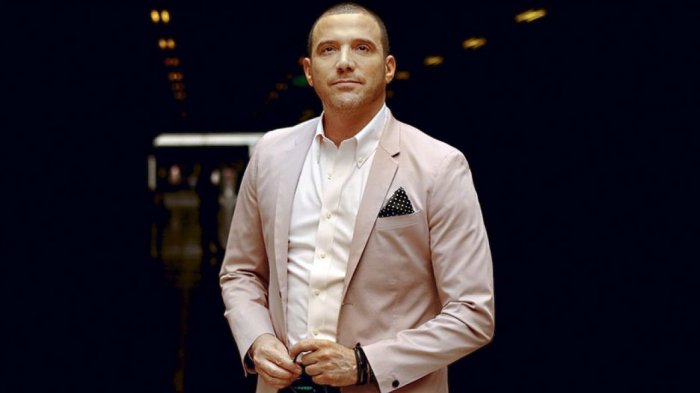 ¿Un vinito? Julián Elfenbein realizó un potente brindis que remeció redes sociales