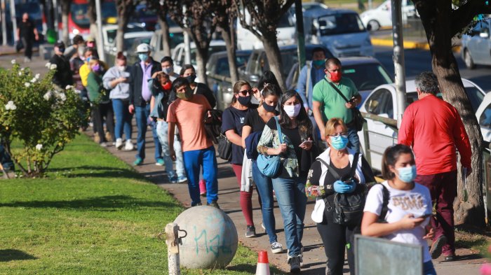 Caos en bancos de La Florida por largas filas previo al inicio de la cuarentena total