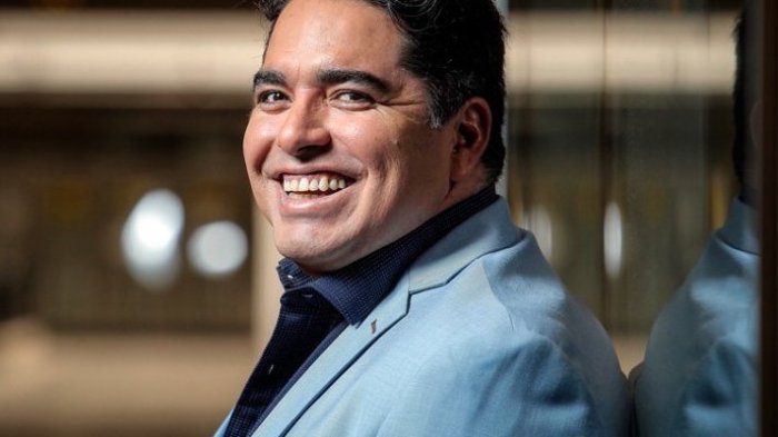 ¡Luce excéntricos gustos! Así vive Rodrigo Villegas la cuarentena desde su hogar