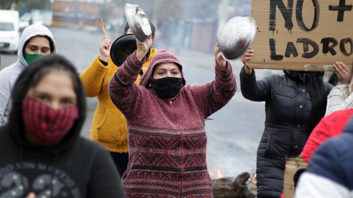 Vecinos de La Pintana se sumaron a las protestas de El Bosque por cesantía y falta de alimentos