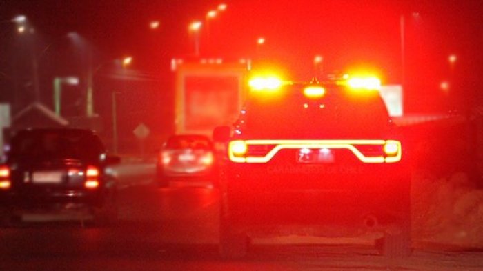 Tour delictual finalizó con tres detenidos: Carabineros realizó persecución por 4 comunas por robo de autos