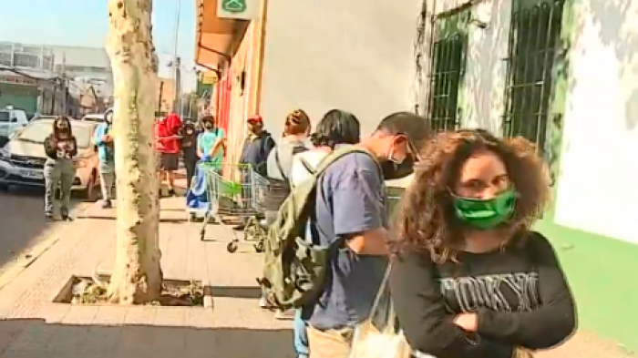 Largas filas en comisaría de Recoleta a horas del confinamiento: Aseguran que comisaría virtual se encuentra caída