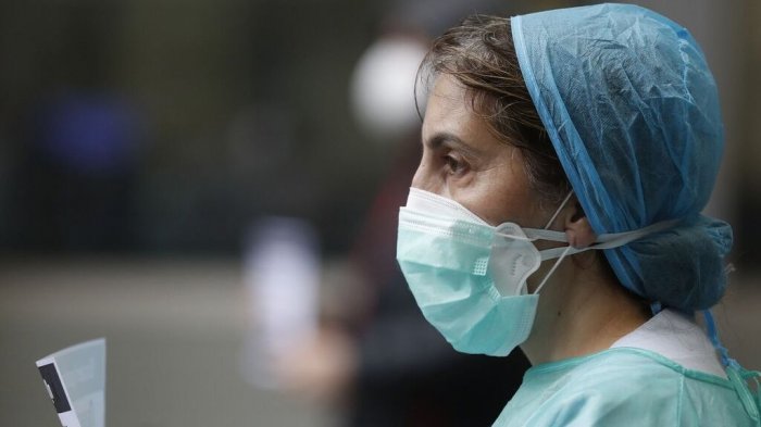 ¡Sistema de salud al límite de su capacidad! Colegio Médico advierte que equipos capacitados podrían llegar al límite de funcionamiento