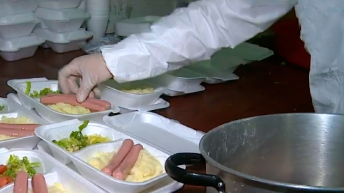 Pobreza en cuarentena: Vecinos de La Pintana se unieron en olla comunes para ayudar a los más afectados por el coronavirus