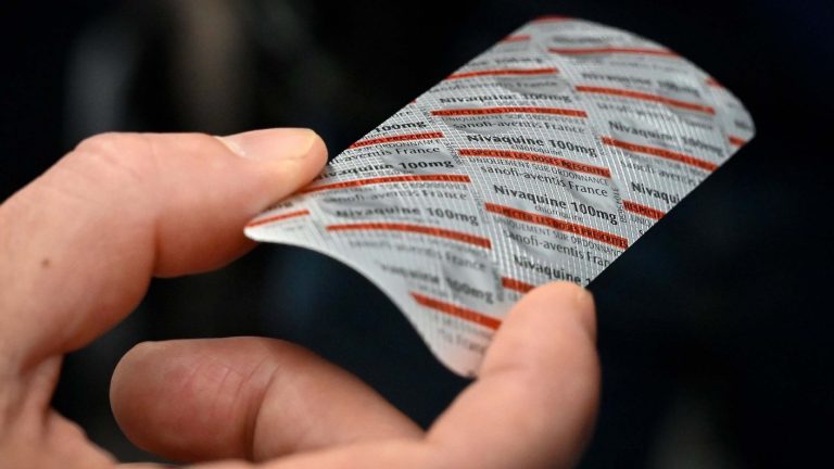 Tratamiento para COVID-19 con hidroxicloroquina está vinculado con mayor riesgo de muerte, según estudio