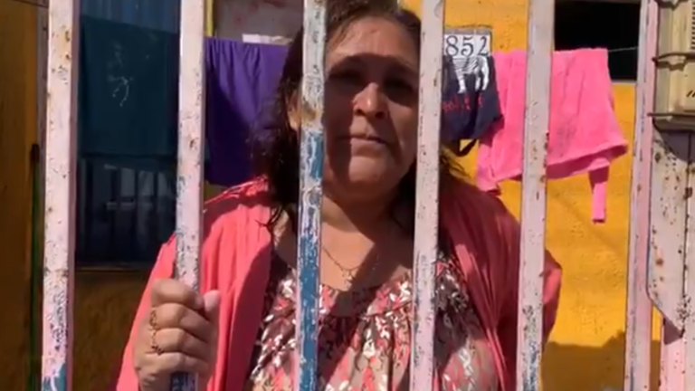 Mujer cede su canasta de alimentos entregada por el gobierno: 