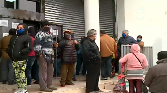 Peligrosa aglomeración en sucursal de banco: Usuarios aseguraron que era la única sucursar abierta en el sector