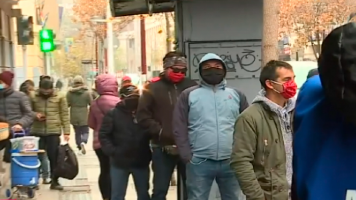 Largas filas en sucursal de AFC para cobro de seguro de cesantía: Usuarios aseguraron que los trámites no se pueden realizar via web