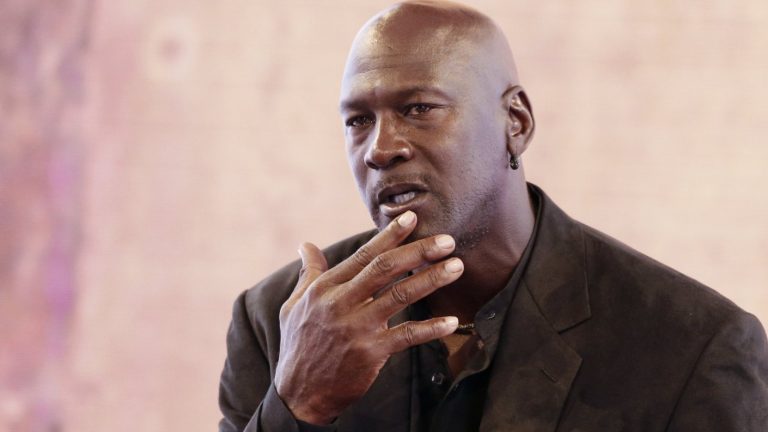 Michael Jordan envía condolencias a la familia de George Floyd: 