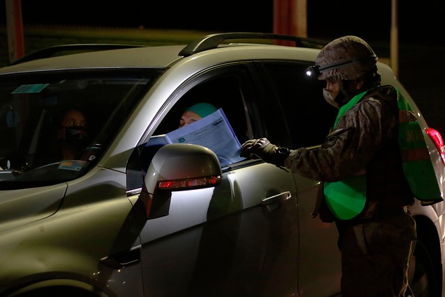 Carabineros reporta disminución en cifra de detenidos por incumplir toque de queda