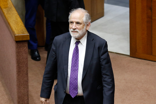 Senador Montes insiste en renta básica: 