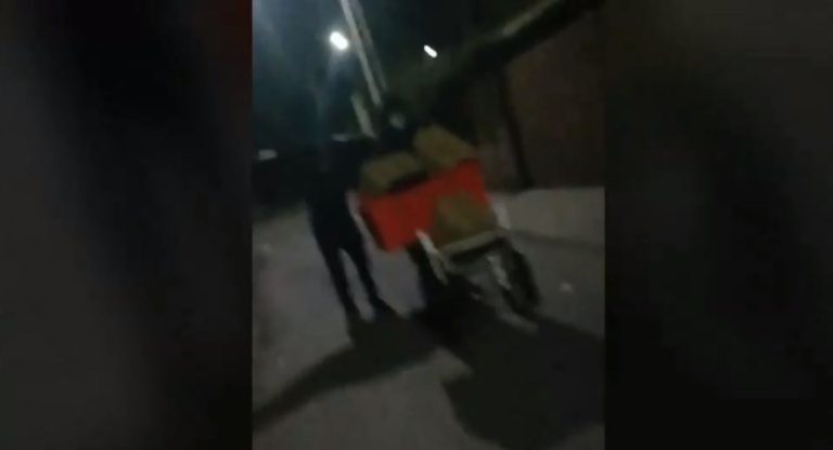 Saquearon colegio en toque de queda: Se robaron instrumentos musicales y cajas de alimentos para vecinos