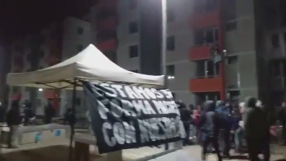 Pobladores de Cerro Navia realizan toma de departamentos: Acusan que proyecto sería entregado a familias de otras comunas