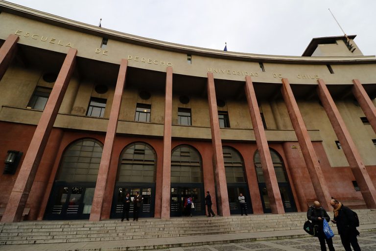 Derecho U. Chile se fue a paro online: 