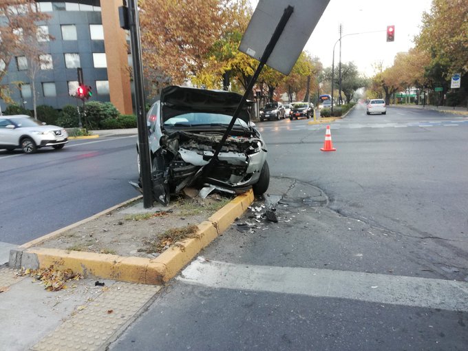 Mujer embarazada de 8 meses protagonizó accidente en Providencia: Estaría fuera de riesgo vital