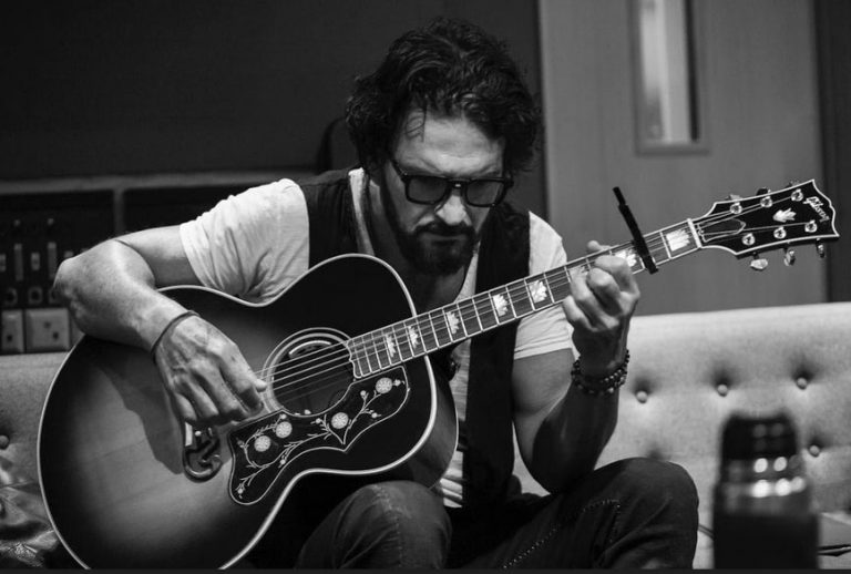 Ricardo Arjona presenta el tercer corte de su disco grabado en Abbey Road: 