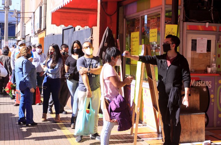 Más allá de Calama y San Antonio: Autoridades regionales piden cuarentena también para sus comunas