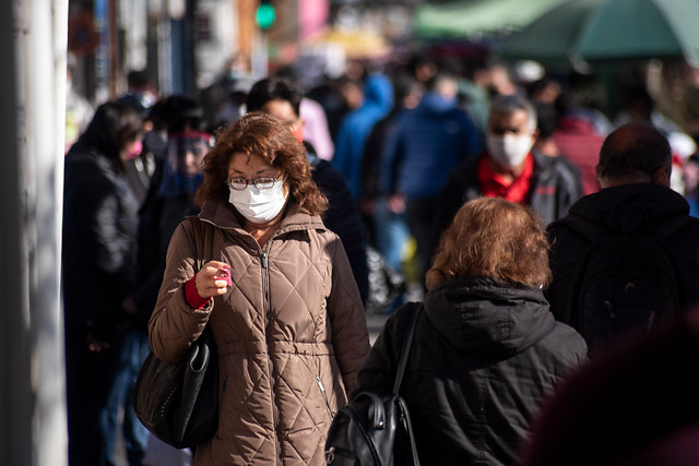 38% de los chilenos cree relevante crear una renta básica de emergencia para los más pobres mientras dure la pandemia
