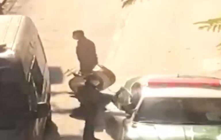 Vecinos no los denunciaron: Detuvieron a chinchineros por tocar frente a condominio de Las Condes sin permisos