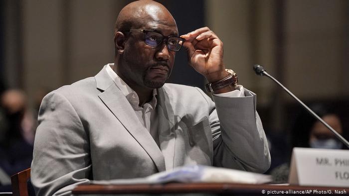 Philonise Floyd le habla a su hermano: 