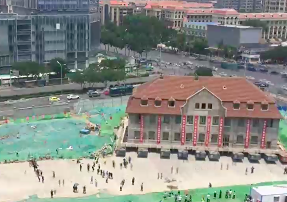 En China hicieron una “minga” para mover edificio de 2.600 toneladas