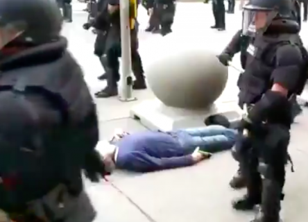 Manifestante empujado por policías de Nueva York resultó con daño cerebral