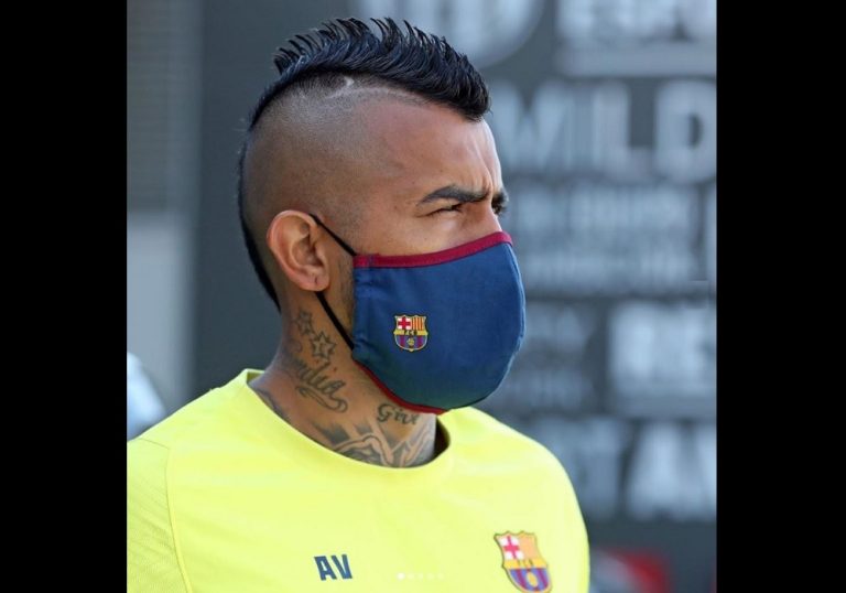 Las donaciones secretas de Arturo Vidal: Envió cajas de mercadería a Cerro Navia en medio de la crisis