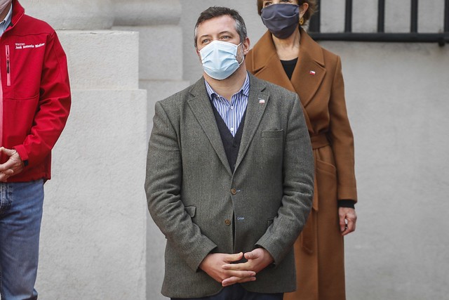 Sichel reaparece tras su llegada a la presidencia del BancoEstado: Publicó foto de un pato de peluche