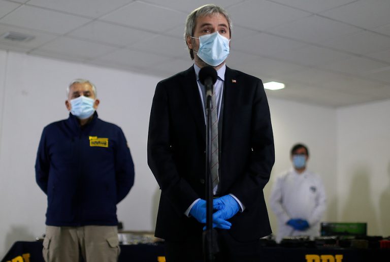 Tras crítica de Bloomberg: Ministro Blumel dice que 