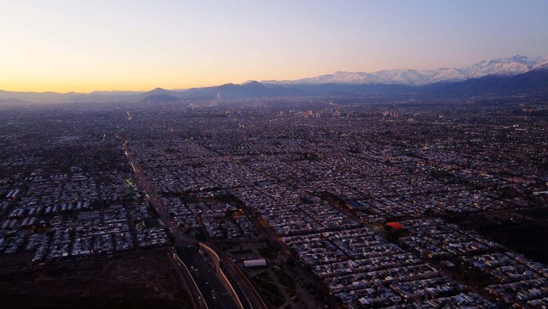 Adelantar el toque de queda y cerrar Santiago los fines de semana: Las estrictas medidas que propone Alessandri