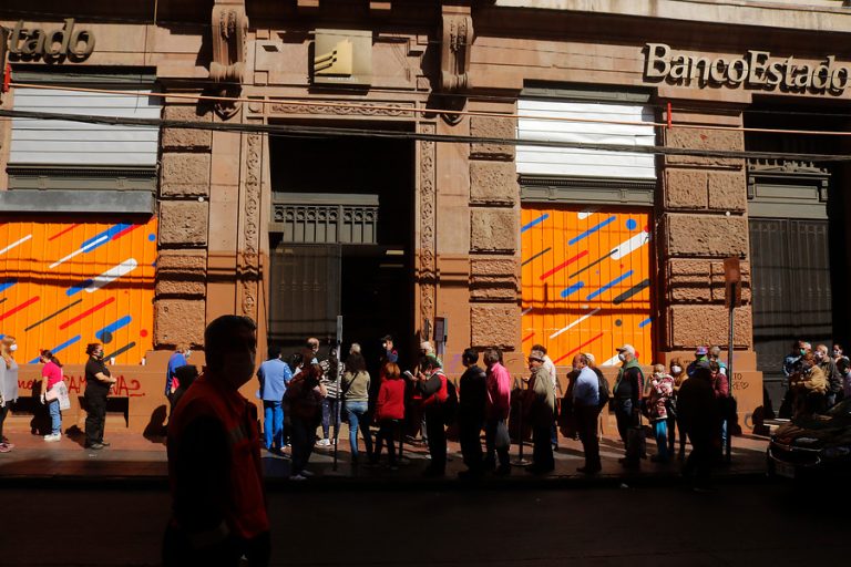 Movilh denuncia que 17 personas trans quedaron sin Bono COVID-19 por “errores