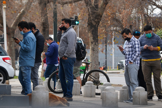 Monitoreo de celulares revela que la Región Metropolitana es la que más ha reducido movilidad con un 39%