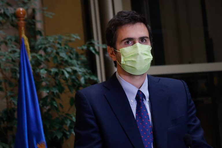 Diputado Paulsen por contagiados que infringen cuarentena: 