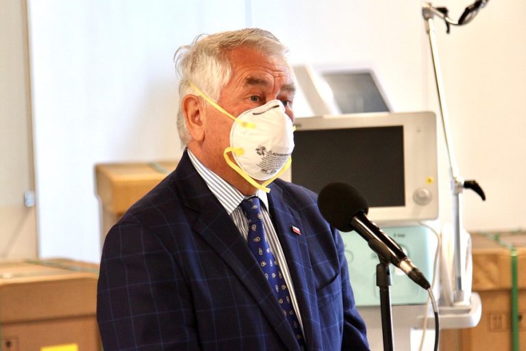 Ópticas entregan 5 razones al ministro Paris para continuar funcionando como establecimientos esenciales